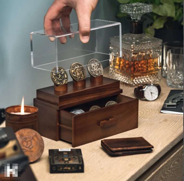 UV-resistant acrylic serving tray with anti-glare surface holding ceramic dishes on wooden table