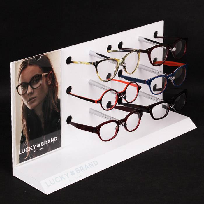 Custom_Acrylic_Eyewear_Displays_2_hz7e